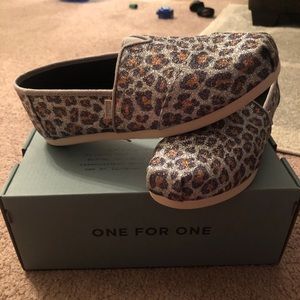 Toms size 6 never worn